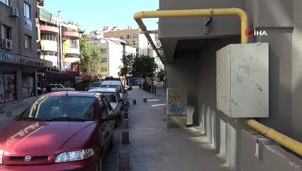 Önce tekme attı sonra darp edip saçını çekti...Sokak ortasında şiddet gören kadına kimse yardım etmedi