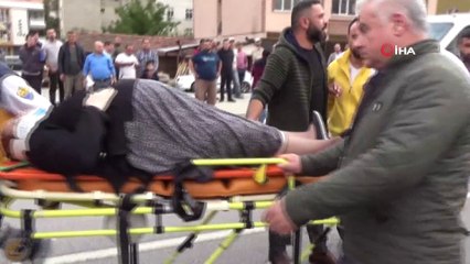 Kontrolden çıkan otomobil aydınlatma direğine çarptı: 3 yaralı