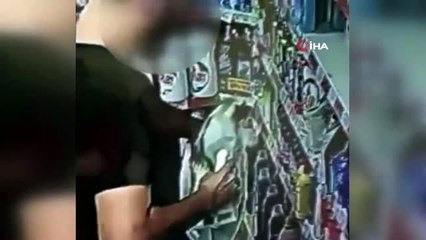 Küçükçekmece'de marketten hırsızlık kamerada