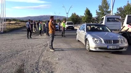 Kaza yapan sürücüye sağlık görevlilerinden hassas müdahale