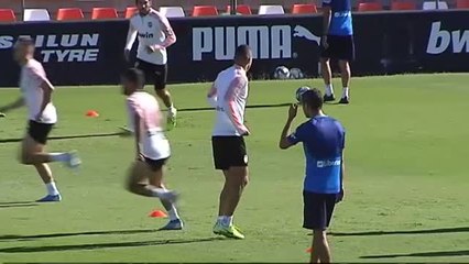 Celades no quiere "dejar huella" en el Valencia, solo ayudar a que el equipo funcione
