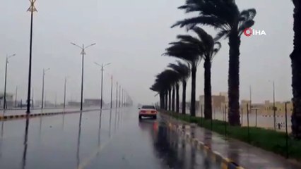 - Umman'da Fırtına Nedeniyle Hayat Durdu