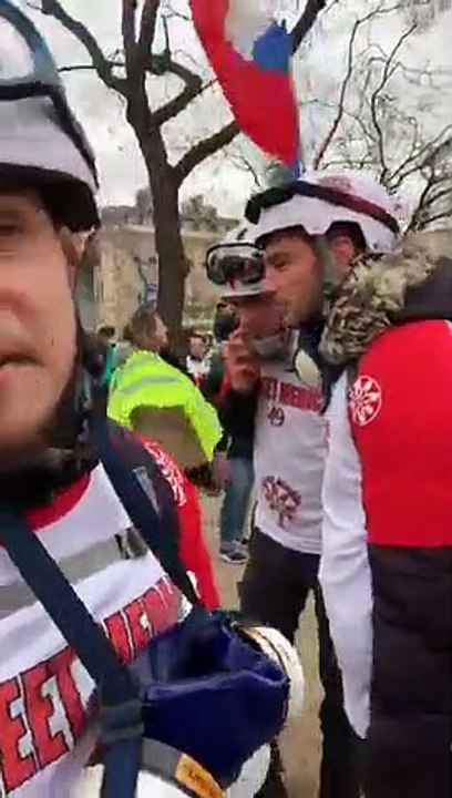 REPLAY - Le cortège des gilets jaunes s’élance de l’arc de Triomphe pour l’acte 18