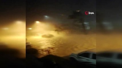 - Umman'da fırtına nedeniyle hayat durdu