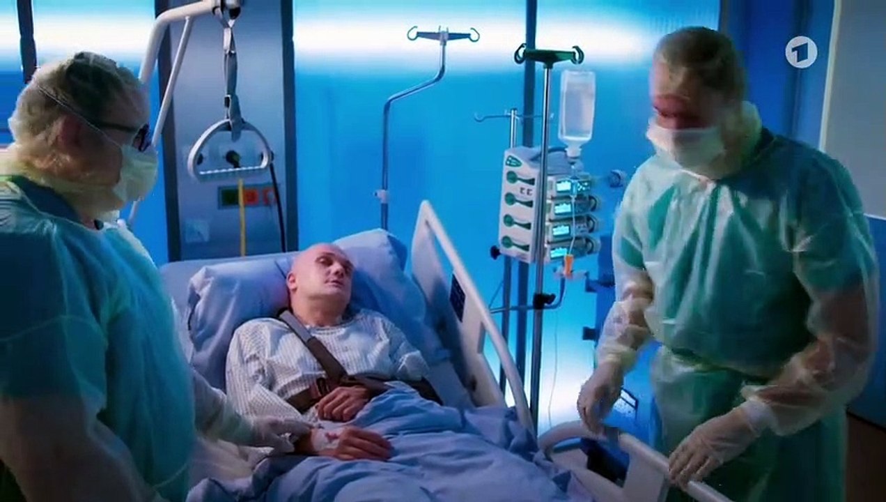 Schlangenlinien (869) - In aller Freundschaft