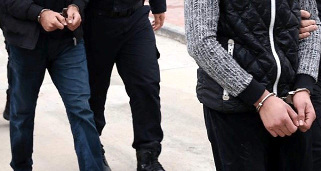 Organize suç örgütüne yönelik düzenlenen operasyonda 3'ü polis 14 şahıs tutuklandı