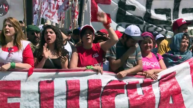 Argentinos vuelven a protestar contra el presidente Macri