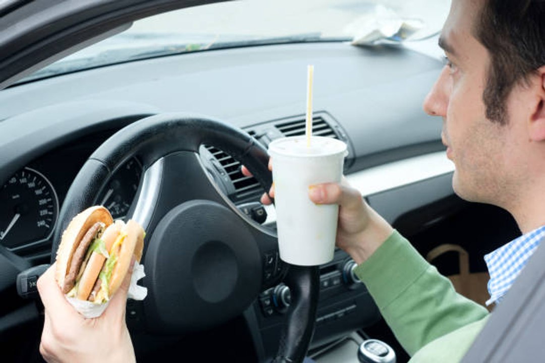 Sécurité routière : les repas hypercaloriques, dangereux pour la conduite