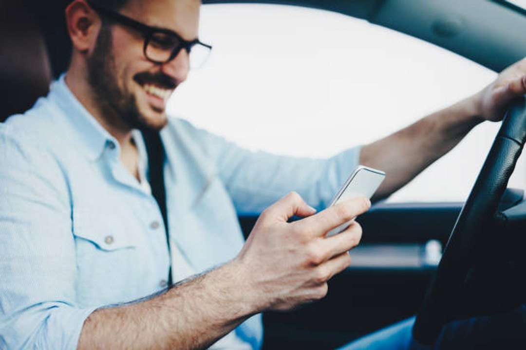 Sécurité routière : les conducteurs adoptent de plus en plus de mauvais comportements