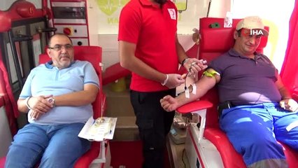 AK Partililer "Damlaya damlaya can olur" kampanyasına destek verdiler