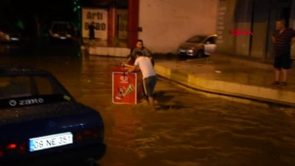 Sağanak yağış izmir'i olumsuz etkiledi