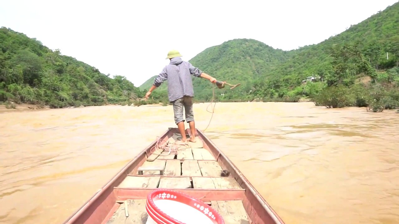 fishing in river Vietnam 01