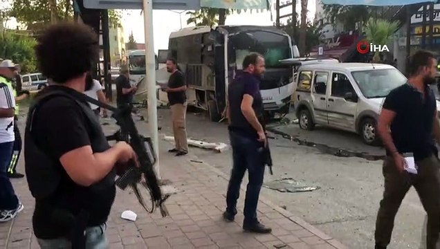 Adana'da çevik kuvvet servisine bombalı saldırı