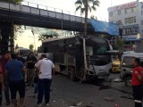 Son Dakika: Adana'da polisleri taşıyan otobüse bombalı saldırı: 5 yaralı