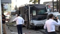 Adana'da çevik kuvvet servisine bombalı saldırı