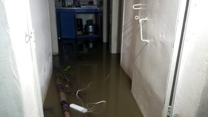 İzmir'de şiddetli sağanak sonrası cadde ve sokaklar göle döndü