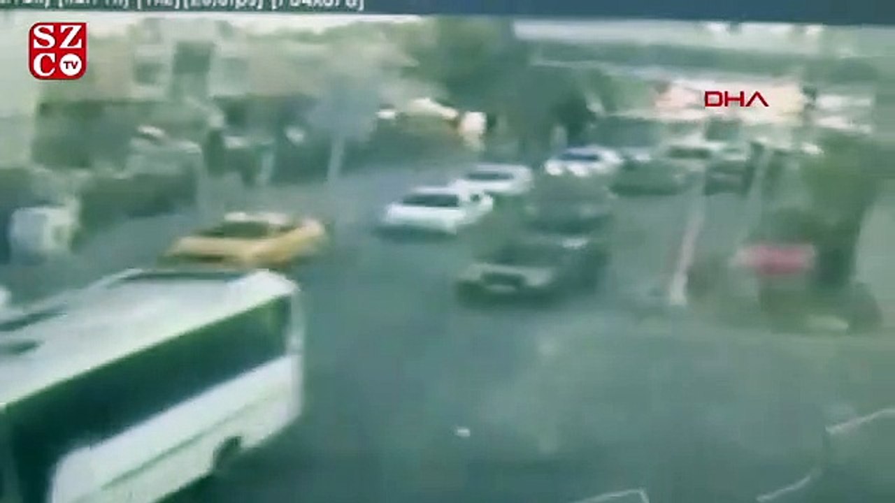 Adana'da polis servis aracına saldırıda patlama anı kamerada