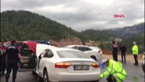 Antalya akseki'de iki otomobil çarpıştı 4 ölü, 2 yaralı