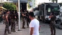 Adanada çevik kuvvet polislerini taşıyan araca bombalı saldırı