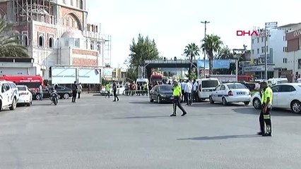 Descargar video: Adana'da polis servis aracına bombalı saldırı 1'i polis, 5 yaralı -3