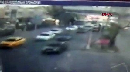 Adana'da polis servis aracına saldırıda patlama anı kamerada