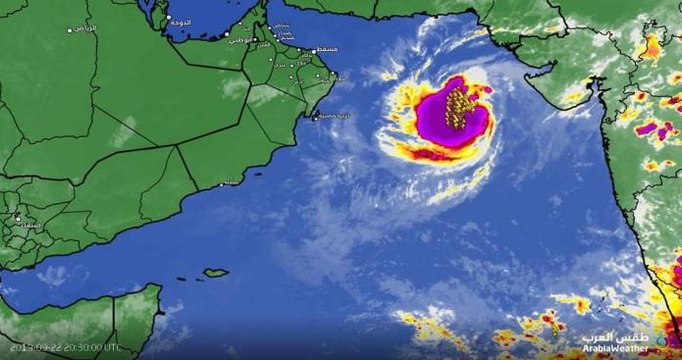 إعصار هيكا يضرب عُمان بقوة