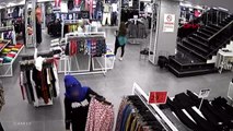 Samsun giyim mağazasında hırsızlık kamerada