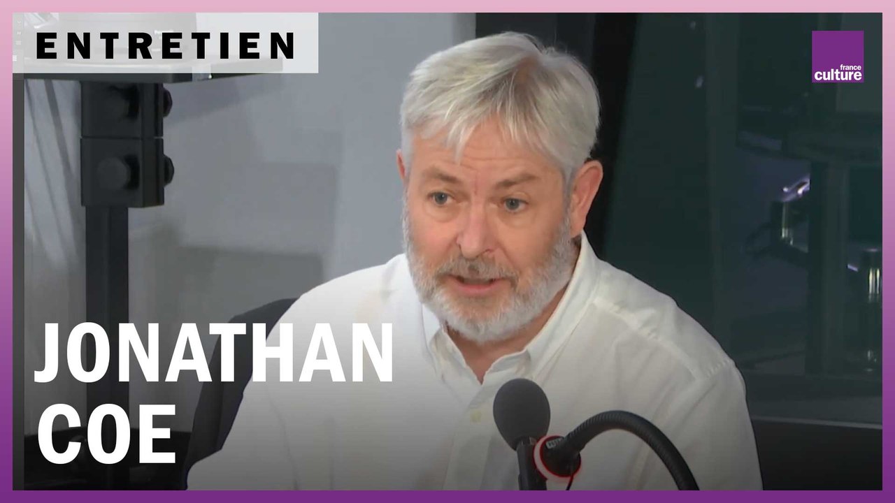 Jonathan Coe : "J'ai toujours été attiré par les romans qui mélangent récits publics et privés"