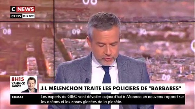 Interpellé par un manifestant, Jean-Luc Mélenchon qualifie des policiers de barbares - VIDEO