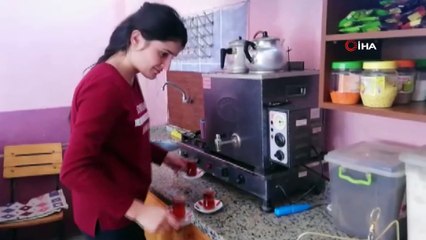 KPSS 84.'sü genç kız, babasının sanayideki çay ocağında çalışıyor