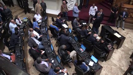 عودة صاخبة لنواب مادورو الى البرلمان الفنزويلي بعد مقاطعة لثلاث سنوات