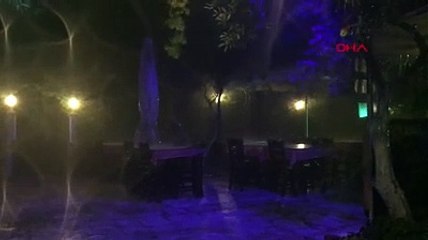 Sağanak Didim’de otomobili denize sürükledi