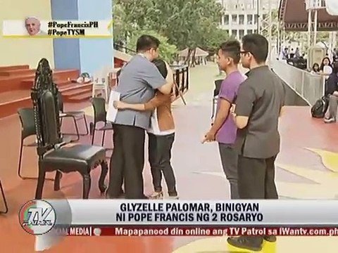 Glyzelle Palomar, binigyan ni Pope Francis ng 2 rosaryo