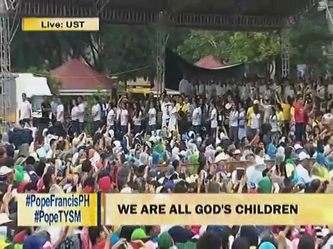 Kabataan sa UST sabay sabay kumanta ng We Are All God's Children kasama si Jamie Rivera