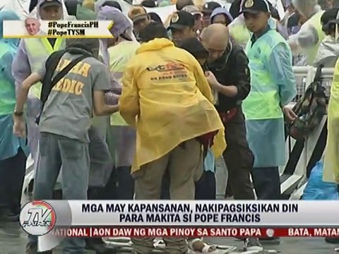 Mga may kapansanan, nakipagsiksikan din para makita si Pope Francis