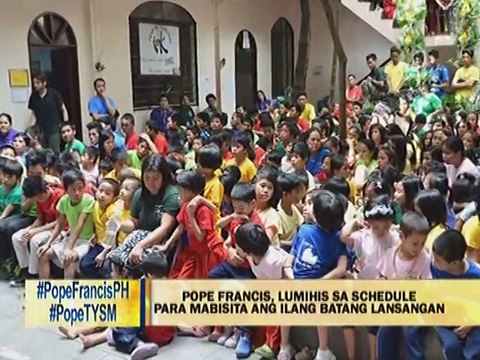 Retiradong pari, nayakap ni Pope Francis sa gitna ng misa