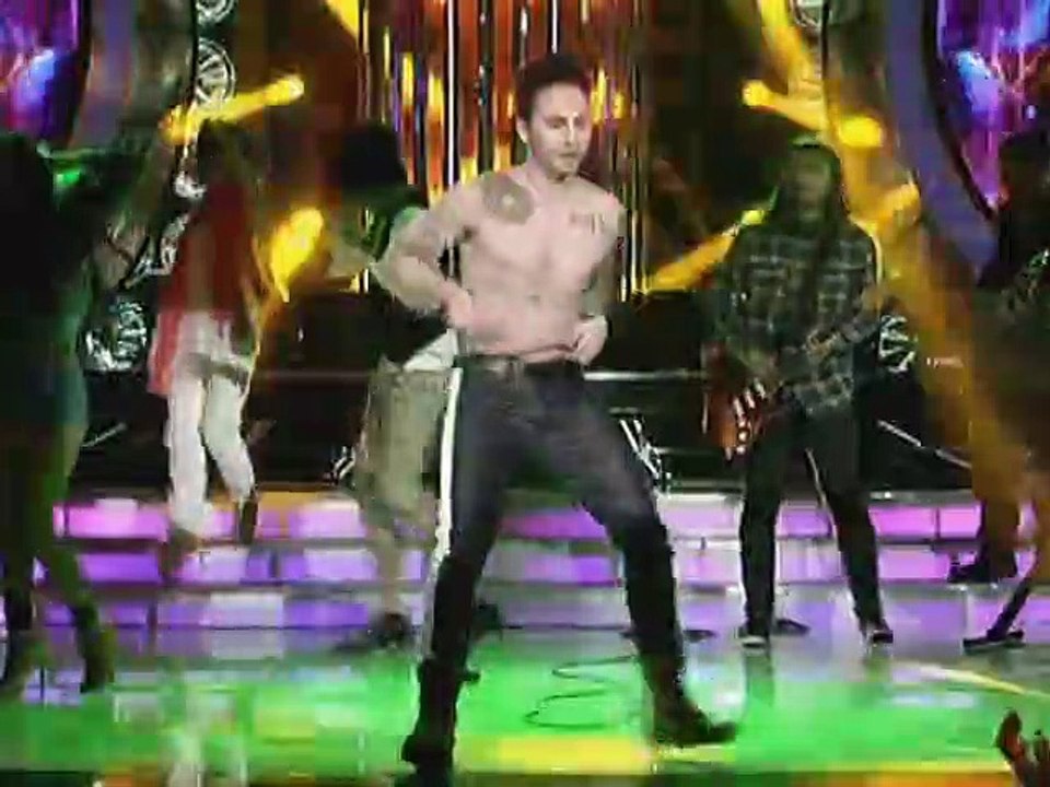 Your Face Sounds Familiar: Tutti Caringal as Adam Levine - ""Moves Like Jagger""