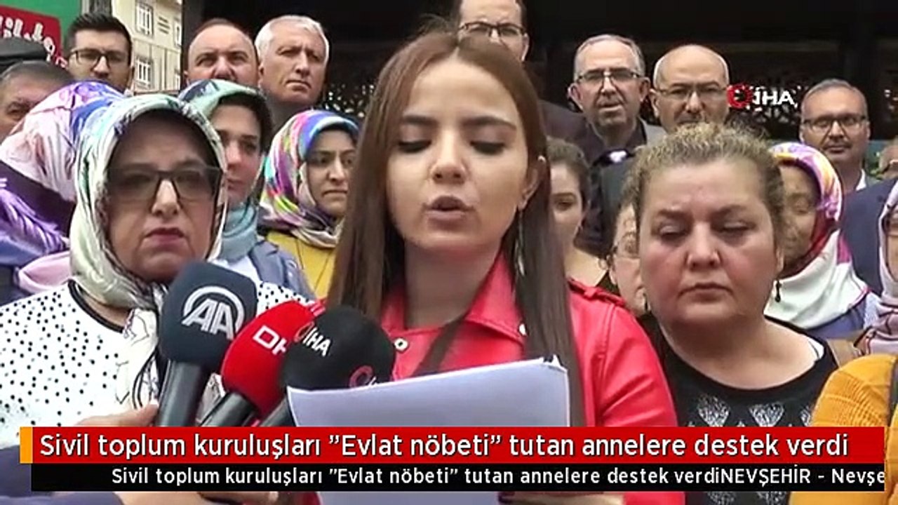 Sivil toplum kuruluşları "Evlat nöbeti" tutan annelere destek verdi
