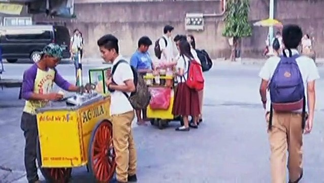 Joel, binigyan si Corrine ng rose