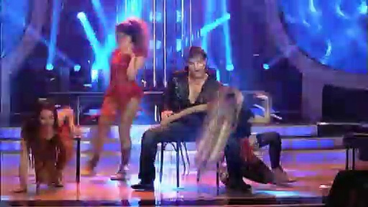 Your Face Sounds Familiar: Edgar Allan Guzman as Ricky Martin - ""She Bangs""