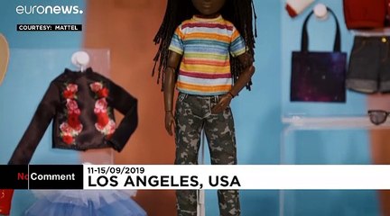 شاهد دمية "باربي" الجديدة التي تناسب الجنسين