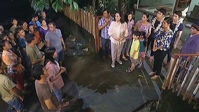 Mga tao sa bayan ng laging saklolo, sama-samangnagdasal para sa kanilang kaligtasan