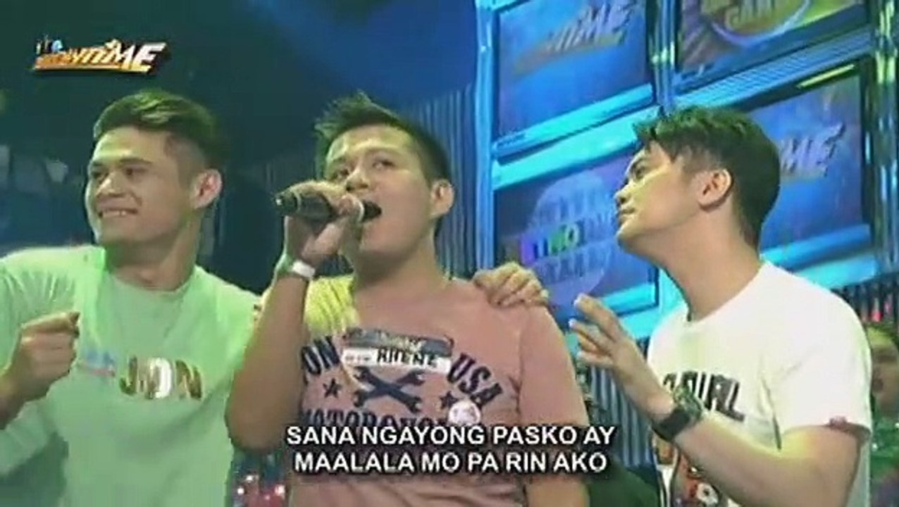 Michael Pangilinan sngs ""Sana Ngayong Pasko"" on It's Showtime