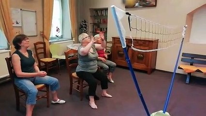 Romain Louis, animateur de volley santé auprès de seniors, pour l’ES Hagondange Volley-ball