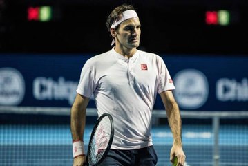 Le Prince George apprend le tennis avec Roger Federer !