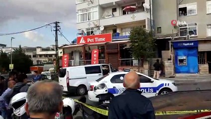 - Maltepe Küçükyalı'da iki şahıs bir kahvehaneye silahla saldırdı. Kurşunların hedefi olan 3 kişi yaralandı.
