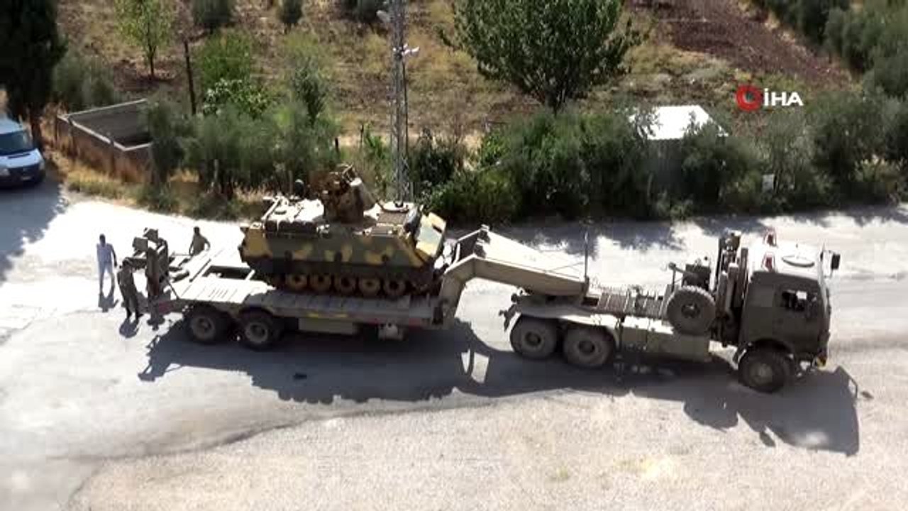 Hatay'dan sınır birliklerine tank sevkiyatı sürüyor