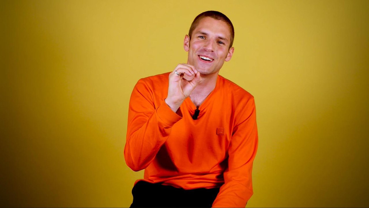 Paris en 3 mots pour le chanteur Hervé : « Ô ville lumière »