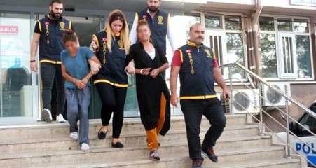 3 ayrı hırsızlıktan yakalanan kadınlar adliyeye götürülürken kahkaha attı