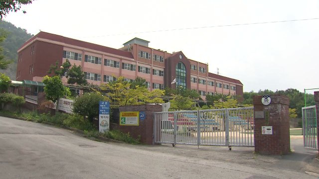 [단독] 검찰, 조국 장관 동생 첫 소환...웅동학원 '위장소송' 의혹 등 조사 / YTN